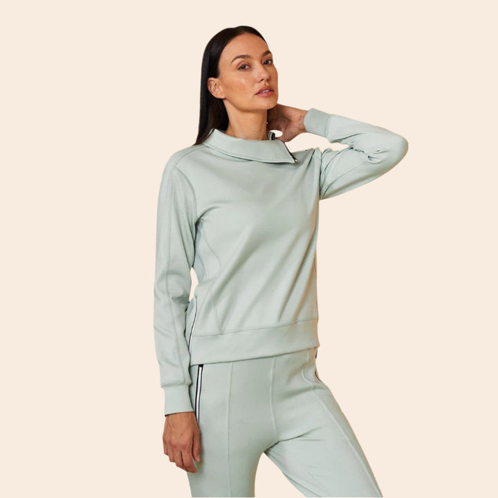 Lalaine – Irregular-Collar Women’s Golf Pullover & Pant Set